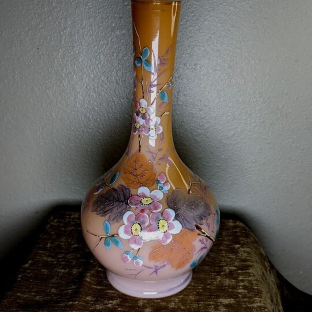 19th-Century Harrach Czech (Bohemia) Opal Vase -  Antique 11"- Hand-Enameled - Picture 15 of 16